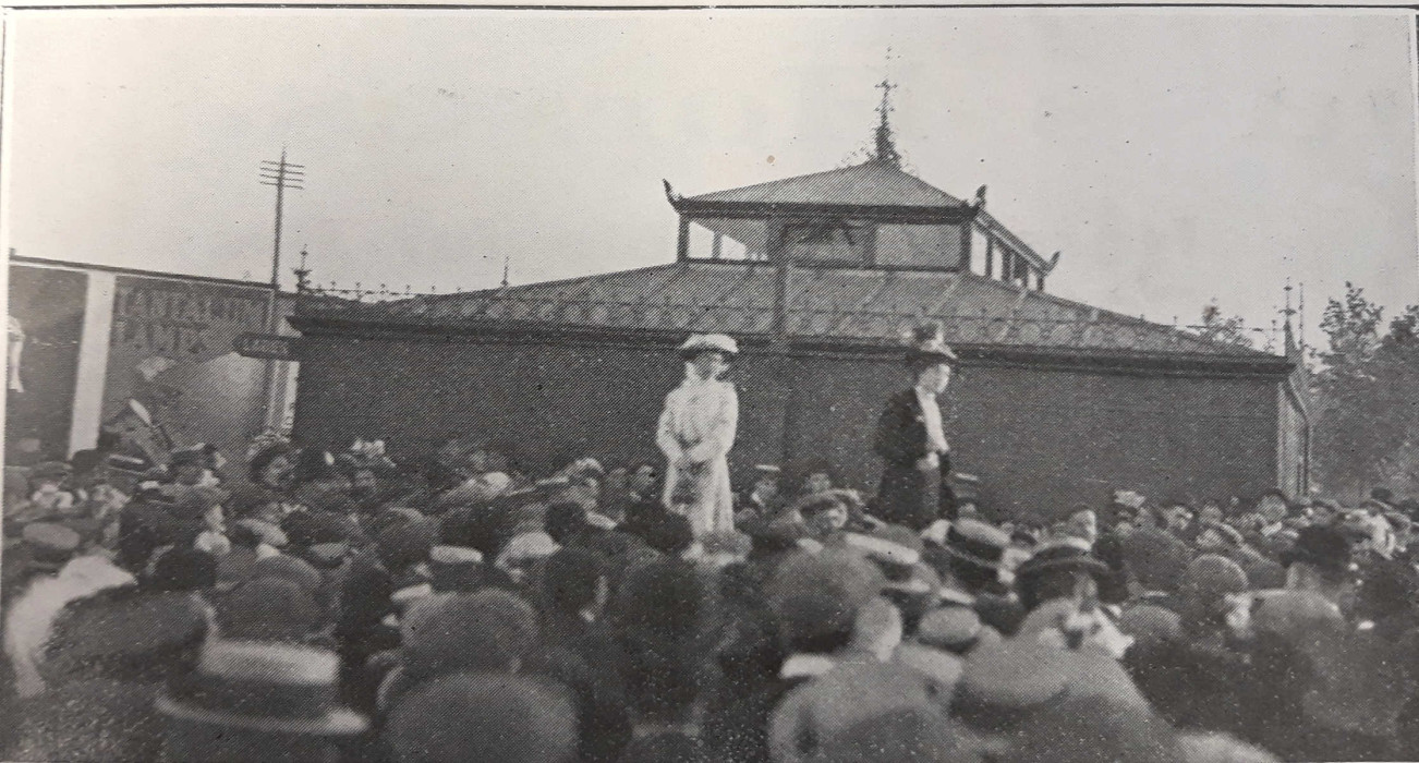 Two ladies address a crowd on a suffragist pilgrimage 1913