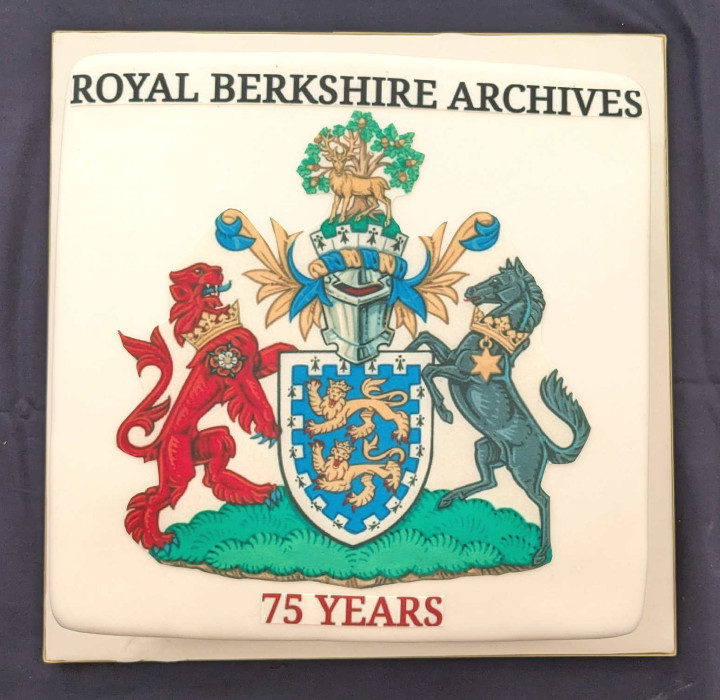 Celebration cake with the words Royal Berkshire Archives 75 years and the Berkshire County Arms design